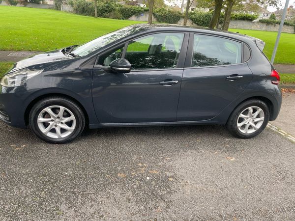 Peugeot 208 Hatchback, Petrol, 2016, Grey
