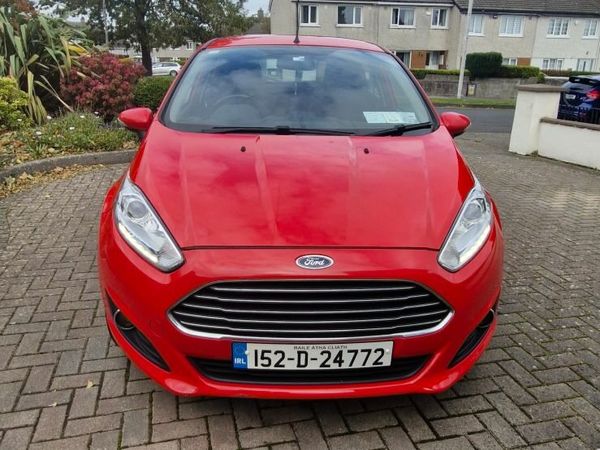 Ford Fiesta Hatchback, Petrol, 2015, Red