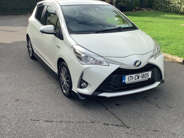 Toyota Vitz Hatchback, Petrol, 2017, White
