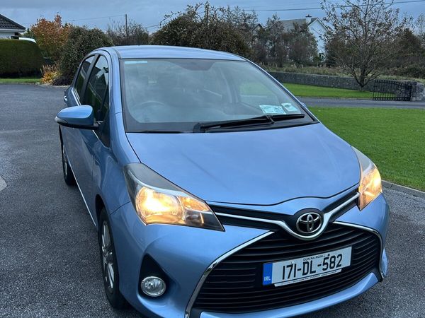 Toyota Yaris Hatchback, Petrol, 2017, Blue
