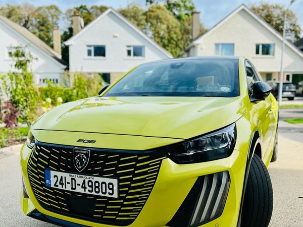 Peugeot 208 Hatchback, Electric, 2024, Yellow