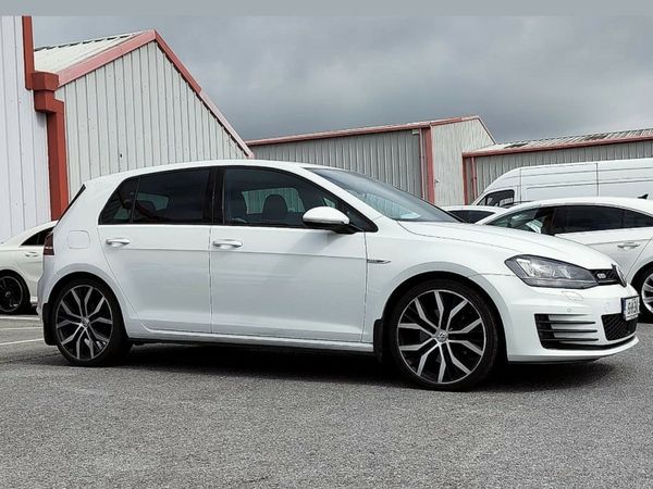 Volkswagen Golf Hatchback, Diesel, 2015, White