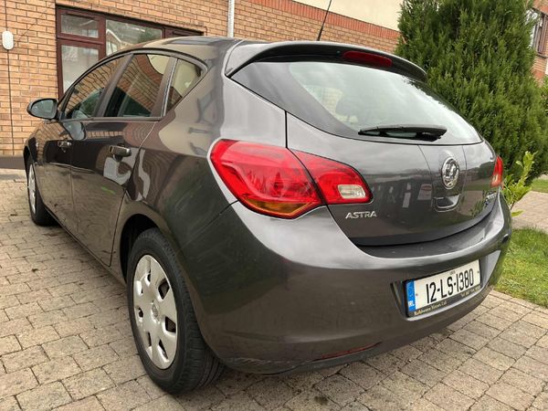 Vauxhall Astra Hatchback, Diesel, 2012, Grey