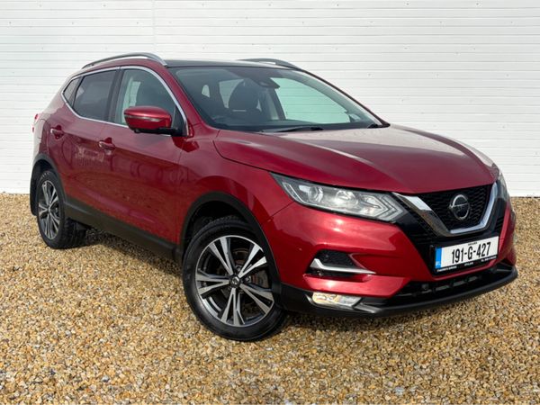 Nissan Qashqai MPV, Petrol, 2019, Red