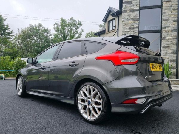 Ford Focus Hatchback, Petrol, 2017, Grey