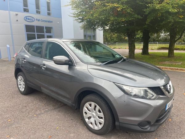 Nissan Qashqai Hatchback, Diesel, 2014, Grey