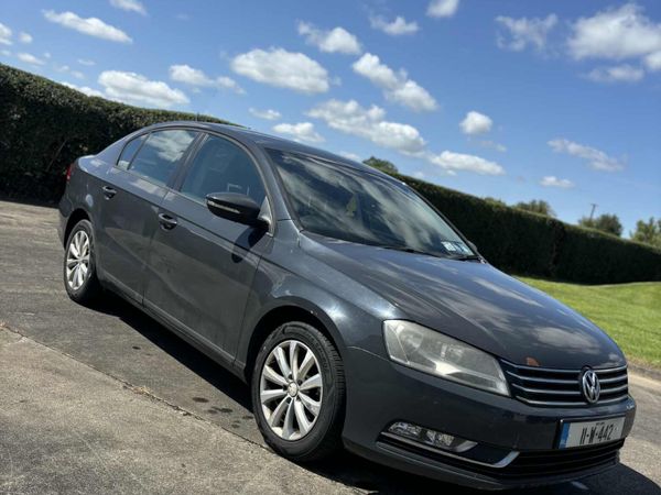 Volkswagen Passat Saloon, Diesel, 2011, Grey