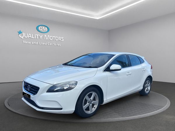Volvo V40 Hatchback, Petrol, 2015, White