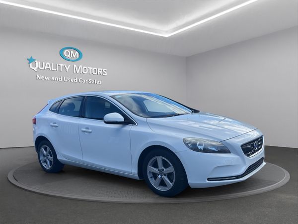 Volvo V40 Hatchback, Petrol, 2015, White