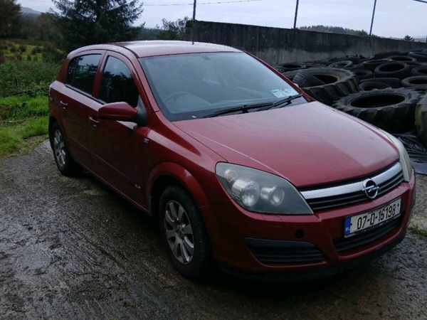 Opel Astra Hatchback, Petrol, 2007, Red