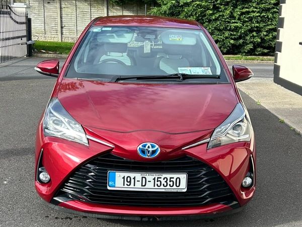 Toyota Yaris MPV, Petrol Hybrid, 2019, Red