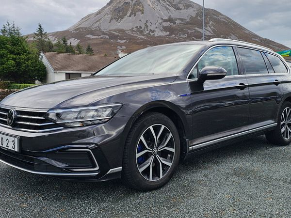 Volkswagen Passat Estate, Petrol Hybrid, 2023, Grey