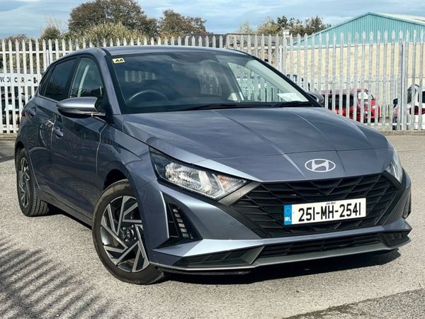 Hyundai i20 Hatchback, Petrol, 2025, Blue
