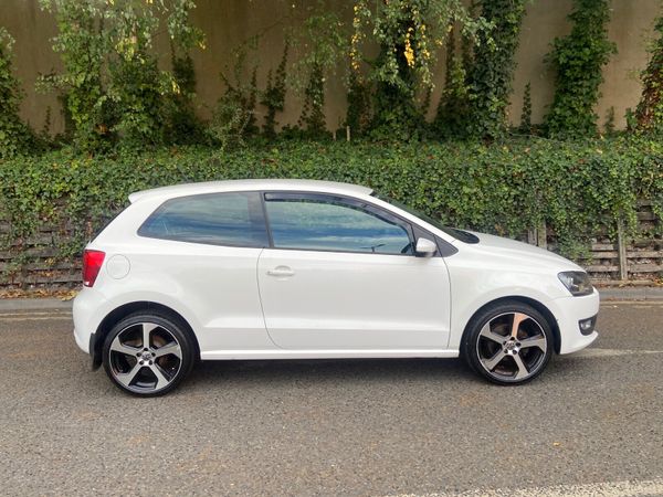 Volkswagen Polo Hatchback, Petrol, 2012, White