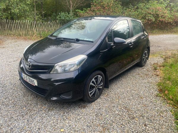 Toyota Yaris Hatchback, Petrol, 2012, Black