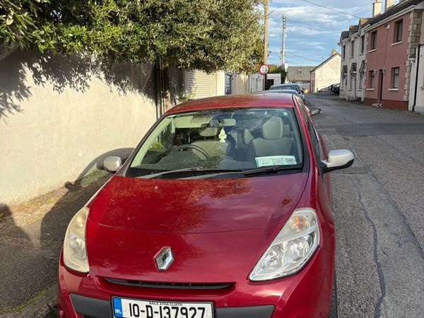 Renault Clio Hatchback, Petrol, 2010, Red