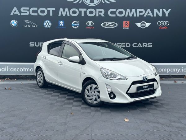 Toyota Aqua Hatchback, Petrol Hybrid, 2015, White