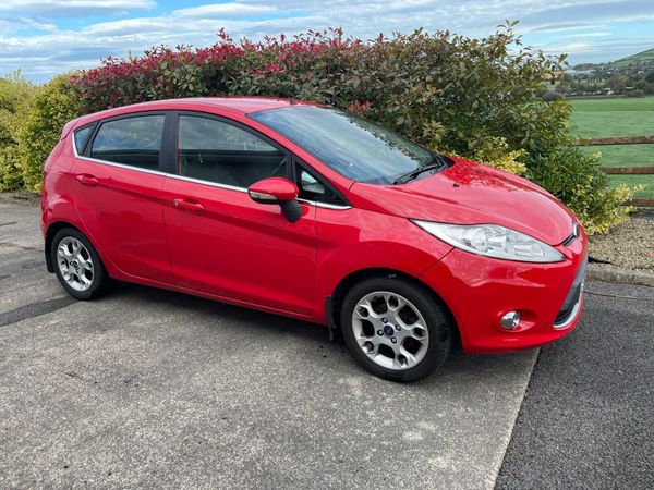 Ford Fiesta Hatchback, Petrol, 2012, Red