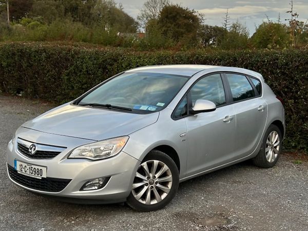 Vauxhall Astra Hatchback, Diesel, 2012, Silver