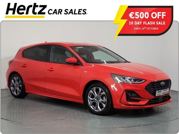 Ford Focus Hatchback, Petrol, 2023, Red