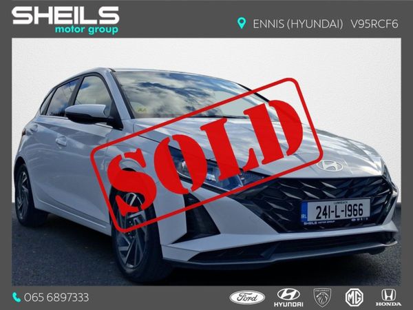 Hyundai i20 Hatchback, Petrol, 2024, White