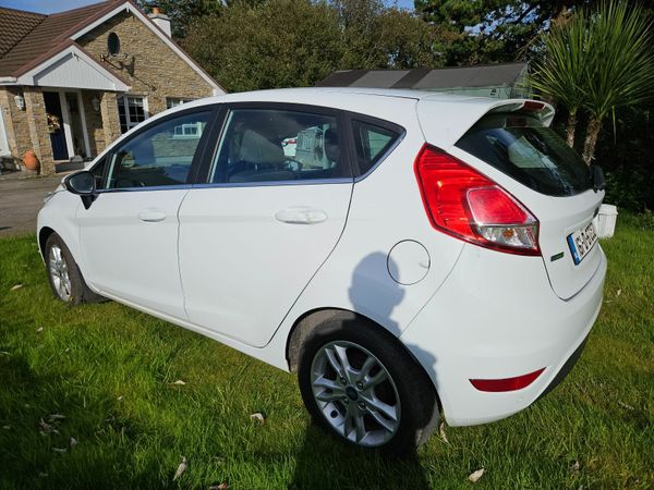 Ford Fiesta Hatchback, Petrol, 2016, White
