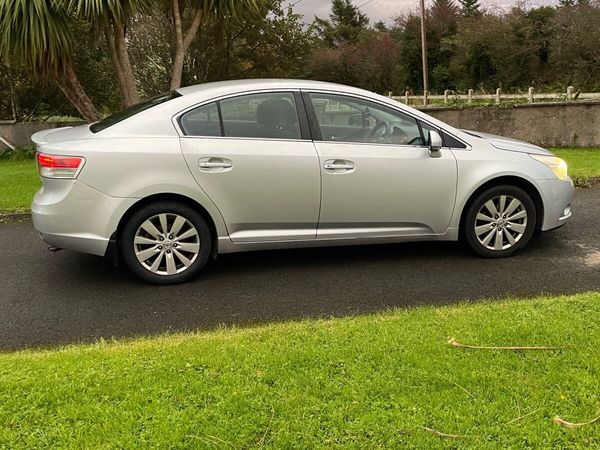 Toyota Avensis Saloon, Diesel, 2011, Silver