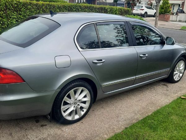 Skoda Superb Hatchback, Diesel, 2013, Grey