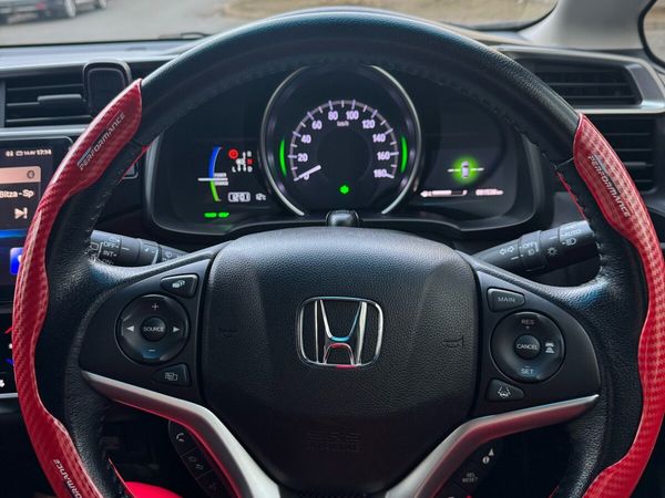 Honda Fit Hatchback, Petrol Hybrid, 2019, White