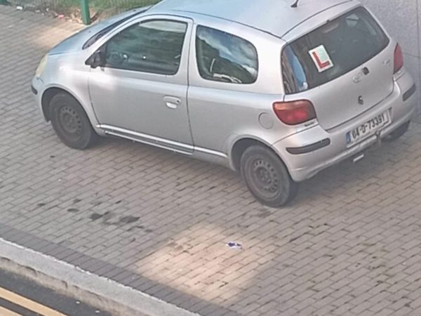 Toyota Yaris Hatchback, Petrol, 2004, Silver