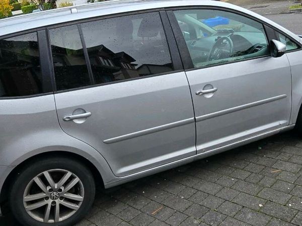 Volkswagen Touran MPV, Diesel, 2011, Silver