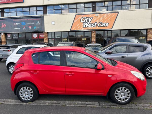 Hyundai i20 Hatchback, Petrol, 2010, Red