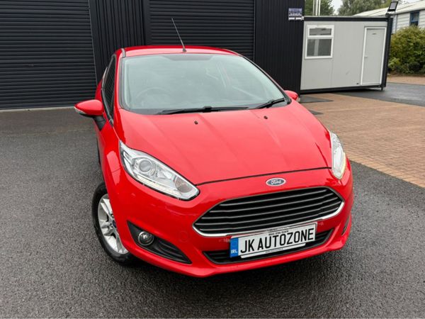 Ford Fiesta Hatchback, Petrol, 2015, Red