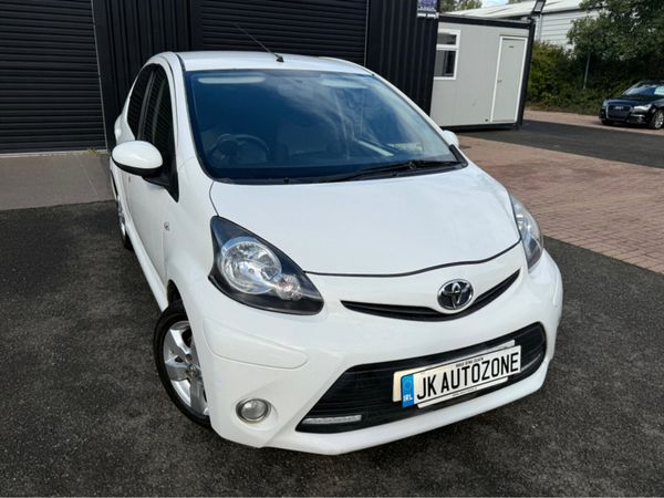 Toyota Aygo Hatchback, Petrol, 2012, White