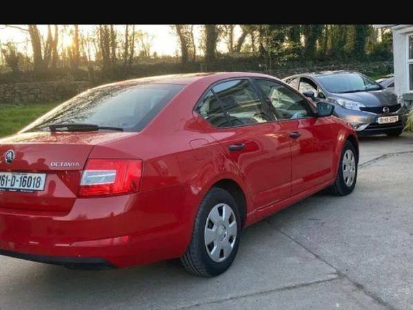 Skoda Octavia Saloon, Diesel, 2016, Red