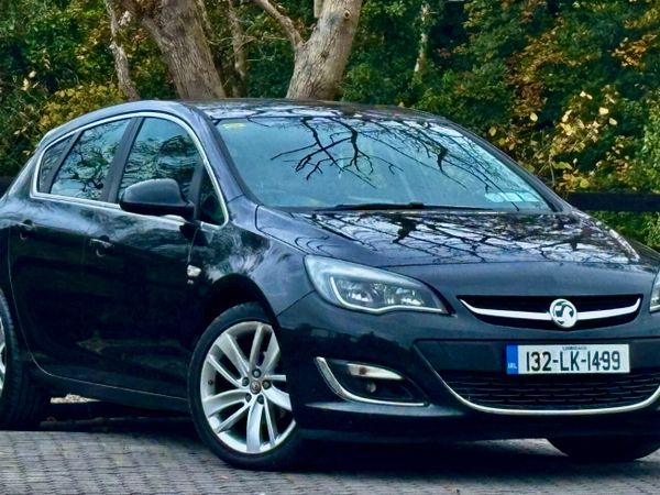 Vauxhall Astra Hatchback, Petrol, 2013, Black