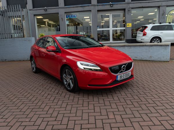 Volvo V40 Hatchback, Petrol, 2018, Red
