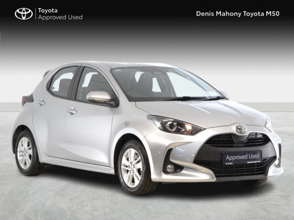 Toyota Yaris Hatchback, Petrol Hybrid, 2025, Silver