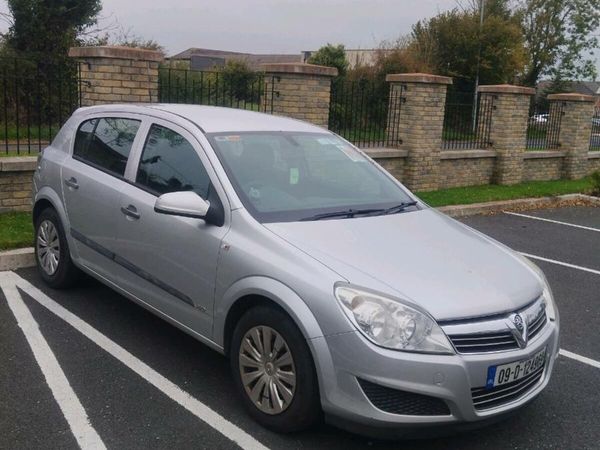 Vauxhall Astra Hatchback, Diesel, 2009, Silver