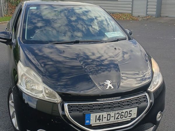 Peugeot 208 Hatchback, Petrol, 2014, Black