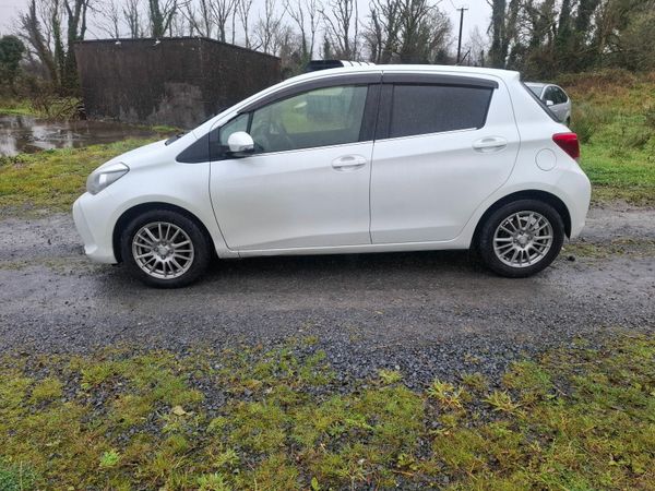 Toyota Vitz Hatchback, Petrol, 2014, White