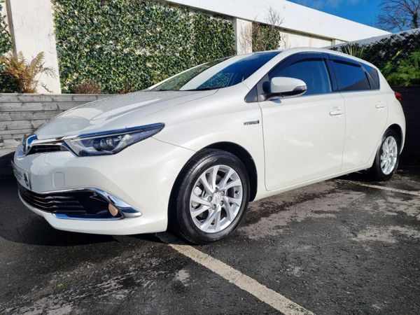 Toyota Auris Hatchback, Petrol Hybrid, 2018, White