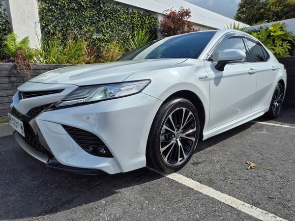 Toyota Camry Saloon, Petrol Hybrid, 2020, White