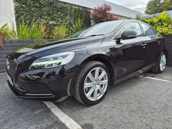 Volvo V40 Hatchback, Petrol, 2018, Black