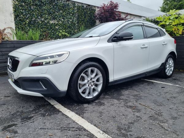 Volvo V40 Hatchback, Diesel, 2017, White