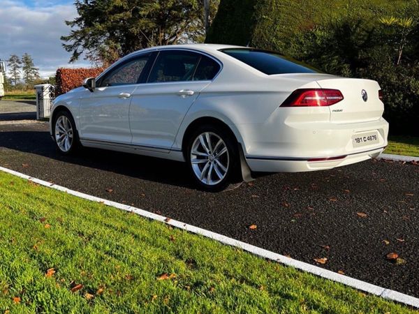 Volkswagen Passat Saloon, Diesel, 2018, White