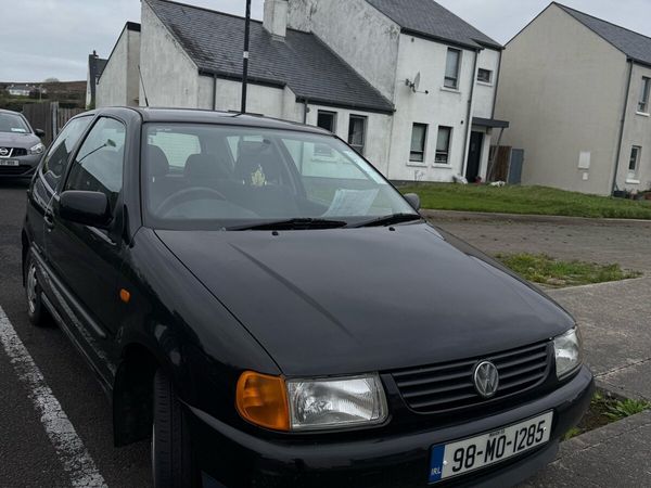 Volkswagen Polo Hatchback, Petrol, 1998, Black
