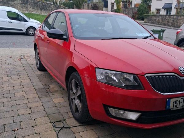 Skoda Octavia Saloon, Diesel, 2015, Red