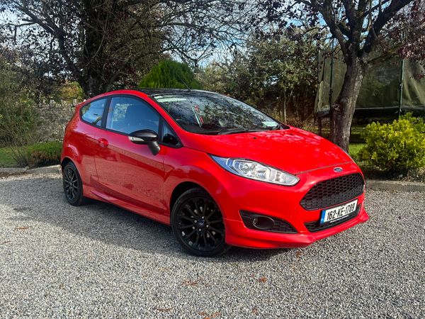 Ford Fiesta Hatchback, Petrol, 2016, Red