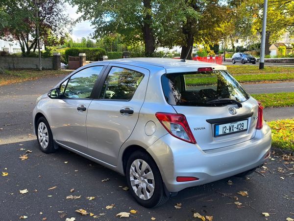 Toyota Yaris Hatchback, Petrol, 2012, Silver